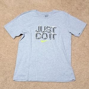 Men's gray Nike tshirt